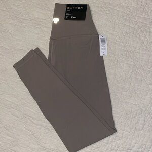 NWT Aritzia TNA Butter Leggings (Taupe) (size 4)